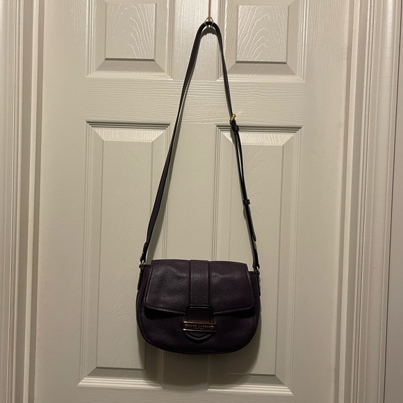 NWOT MARC JACOBS TRAVELER LEATHER MESSENGER BAG IN GRAPE - Picture 7 of 11